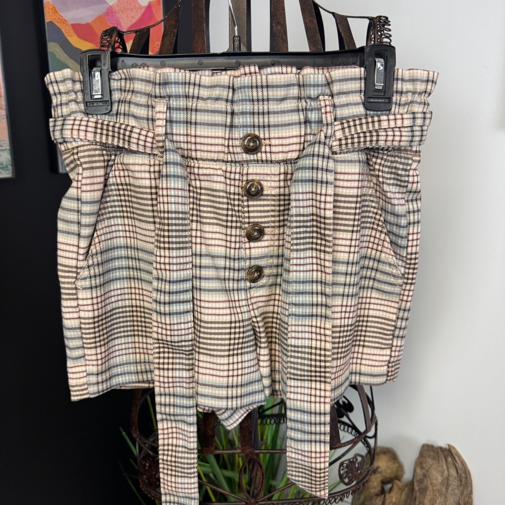 Sky & Sparrow | Plaid pull on paper bag shorts | L
